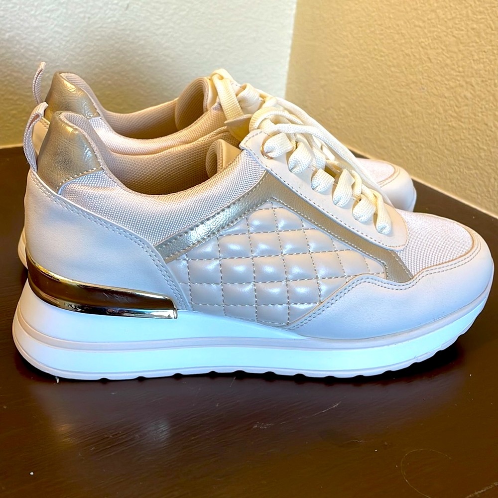 NWOB beige and gold sneakers